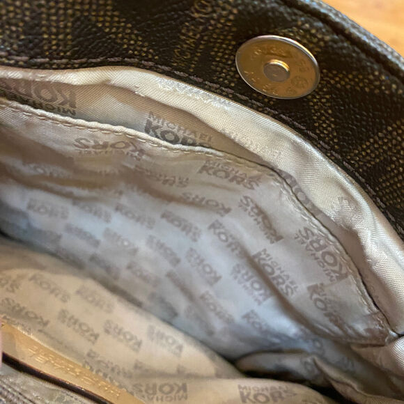 MK Michael Kors Hamilton Large Crossbody Brown PVC 35F2GHMC3B Logo Chain Buckle - Picture 12 of 13